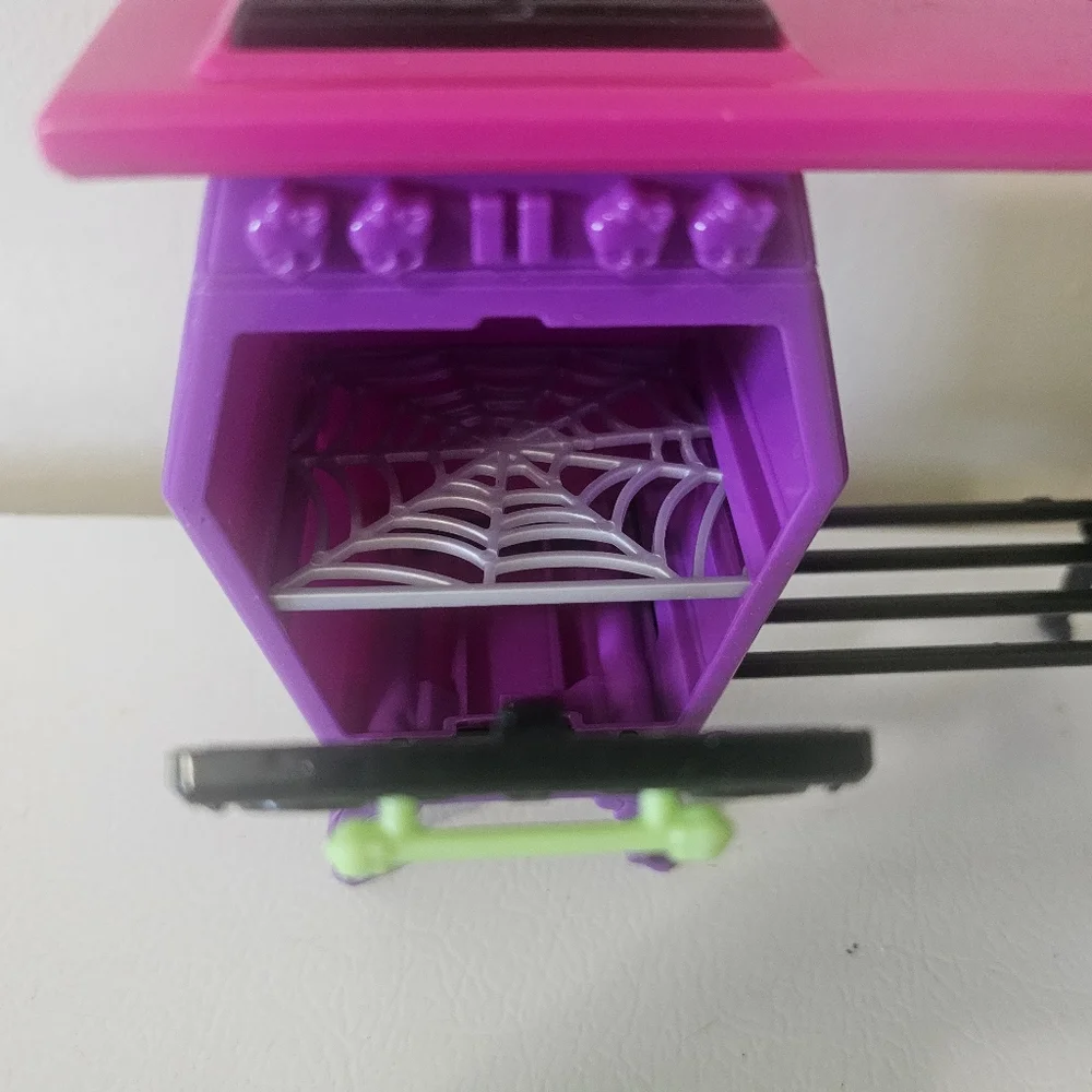 ☠ Monster High Home Ick Coffin Kitchen Sink, Oven and Stove. - Picture 5 of 9